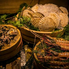 新瀬な海鮮・野菜などを豪快に炉ばたで焼き上げます!