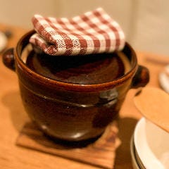 注文が入ってから炊き上げる、名物土釜ご飯。
