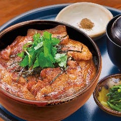 鹿児島県産黒豚炭火焼き丼