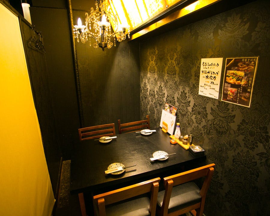 黒を基調とした、AJITOの内装