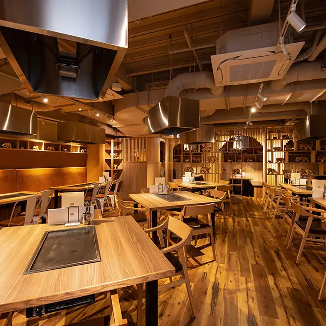 天然木化粧合板テーブル　座卓木彫り　居酒屋割烹料理屋旅館掘り出し物 北海もんじゃ×鉄板焼き KIBORI 新宿 こだわり情報3 - 楽天ぐるなび