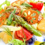 帆立の貝柱と季節野菜のマリネ　淡路産玉葱のクリーム