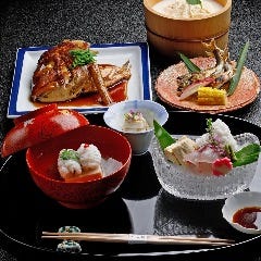 昼の京懐石 12,000円（別途 消費税10％・サービス料15％→税サ込15,180円）