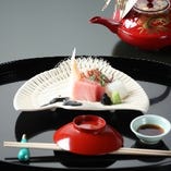 四季折々の自然の美しさと祝福の心を映した、見た目も味わいも華やかな「祝いの京懐石」