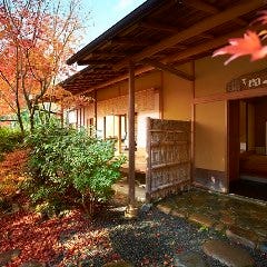 季節の風景を楽しめる8千坪の大庭園