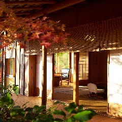 季節の風景を楽しめる8千坪の大庭園