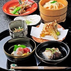 昼の京懐石 12,000円（別途 消費税10％・サービス料15％→税サ込15,180円）