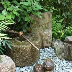 季節の風景を楽しめる8千坪の大庭園