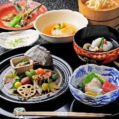 昼の京懐石 15,000円（別途 消費税10％・サービス料15％&rarr;税サ込18,975円）