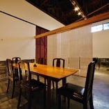 【一階】大谷石蔵独特の落ち着いた雰囲気で創作和食を堪能する半個室