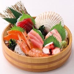 彩り豊かな自慢の 「お造り6種盛り」