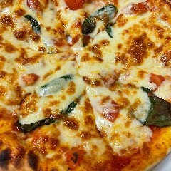 シェフのおすすめ！自家製ピザ　マルゲリータピザ