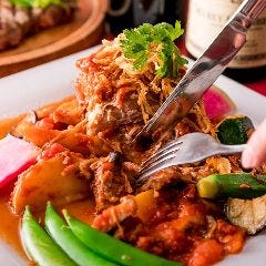 シェフこだわりの魚料理や肉料理を豊富にご用意しております