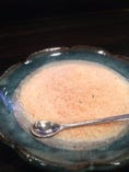 ピンク岩塩（ピンクソルト）は、ヒマラヤで採れる天然ミネラルを豊富に含んだ岩塩100％のお塩。お肉をシンプルにお塩で食べたいときにはこちらをどうぞ。