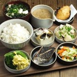 【数量限定】山芋屋の気まぐれ6種のおばんざい定食