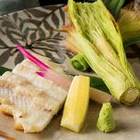 毎朝、博多の台所「柳橋連合市場」より仕入れる季節のみずみずしい野菜を、様々な調理方法でお届けいたします
