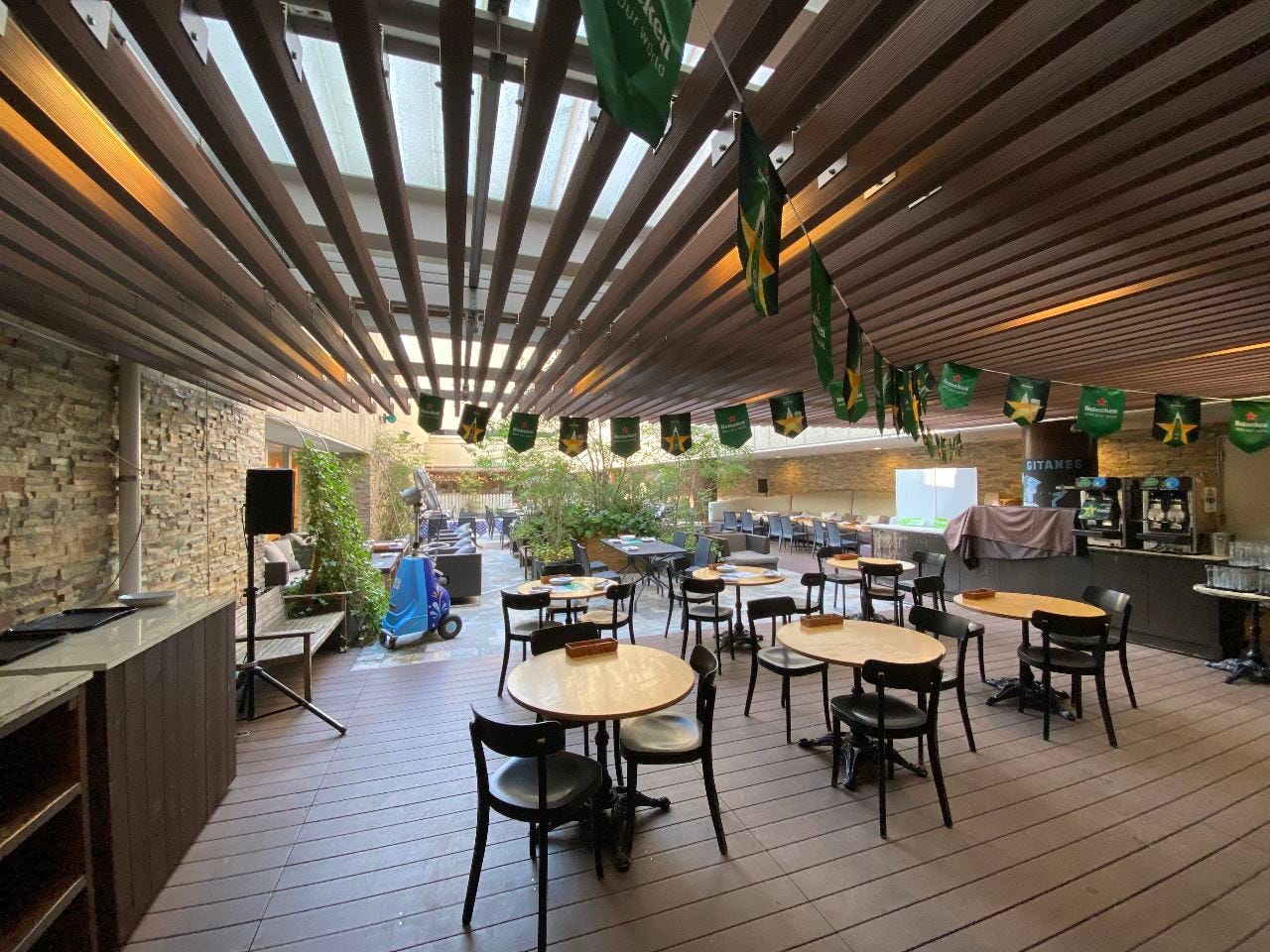 テラスビアガーデン シャンデリアテーブル 阪急梅田 こだわり情報3 ぐるなび