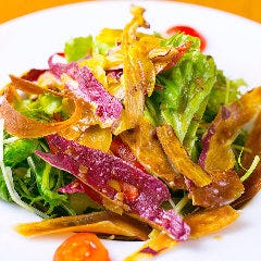 地野菜や地鶏、地魚など食材にこだわった逸品料理を多数ご用意
