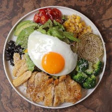 特製グリルチキンと6種野菜のサラダ〜バルサミコソース〜