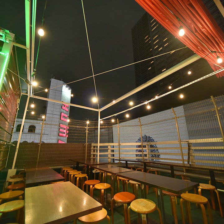 新宿ハワイアンビアガーデン Aloha Flames アロハフレイムス 店内 ぐるなび