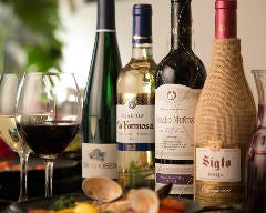 種類豊富なスペイン産グラスワインは660円~で楽しめます♪