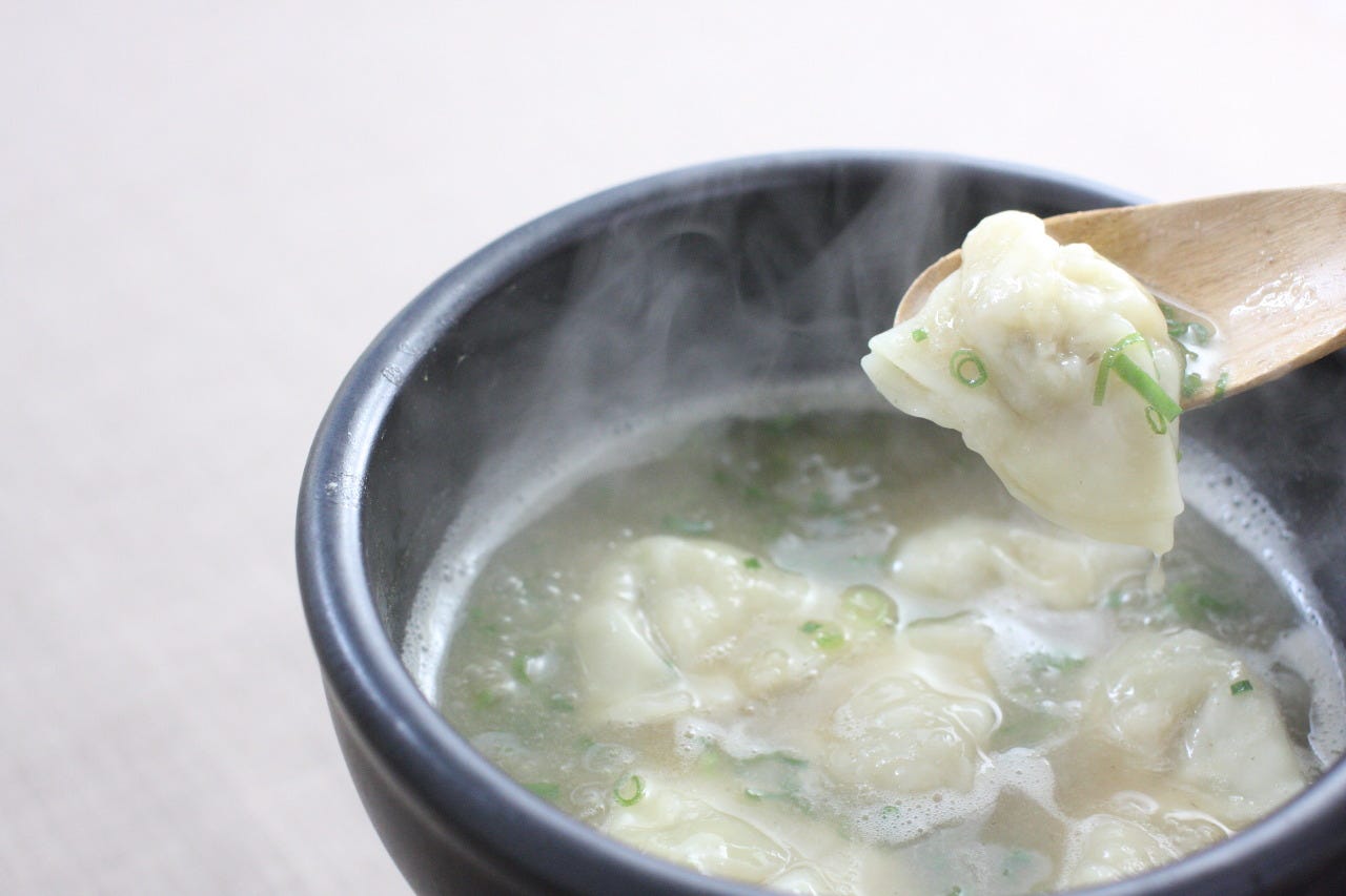 本場博多の炊き餃子！
〆の雑炊でスープを最後まで楽しめます♪