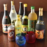 沖縄ドリンクは泡盛からハブ酒、シークワーサーなど幅広い品揃え