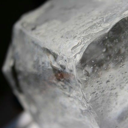 人気の日光の天然水かき氷は
製造元「四代目徳次郎」天然氷使用