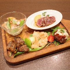 ワニ肉とカンガルー肉を満喫できるコースです♪