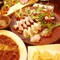 ボリューム感たっぷりの前菜からメインまでお料理です！