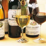 フランス産を中心に赤、白、スパークリングのワインを取り揃えております
