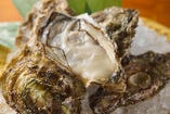 【新潟県産】
濃厚な天然の岩牡蠣