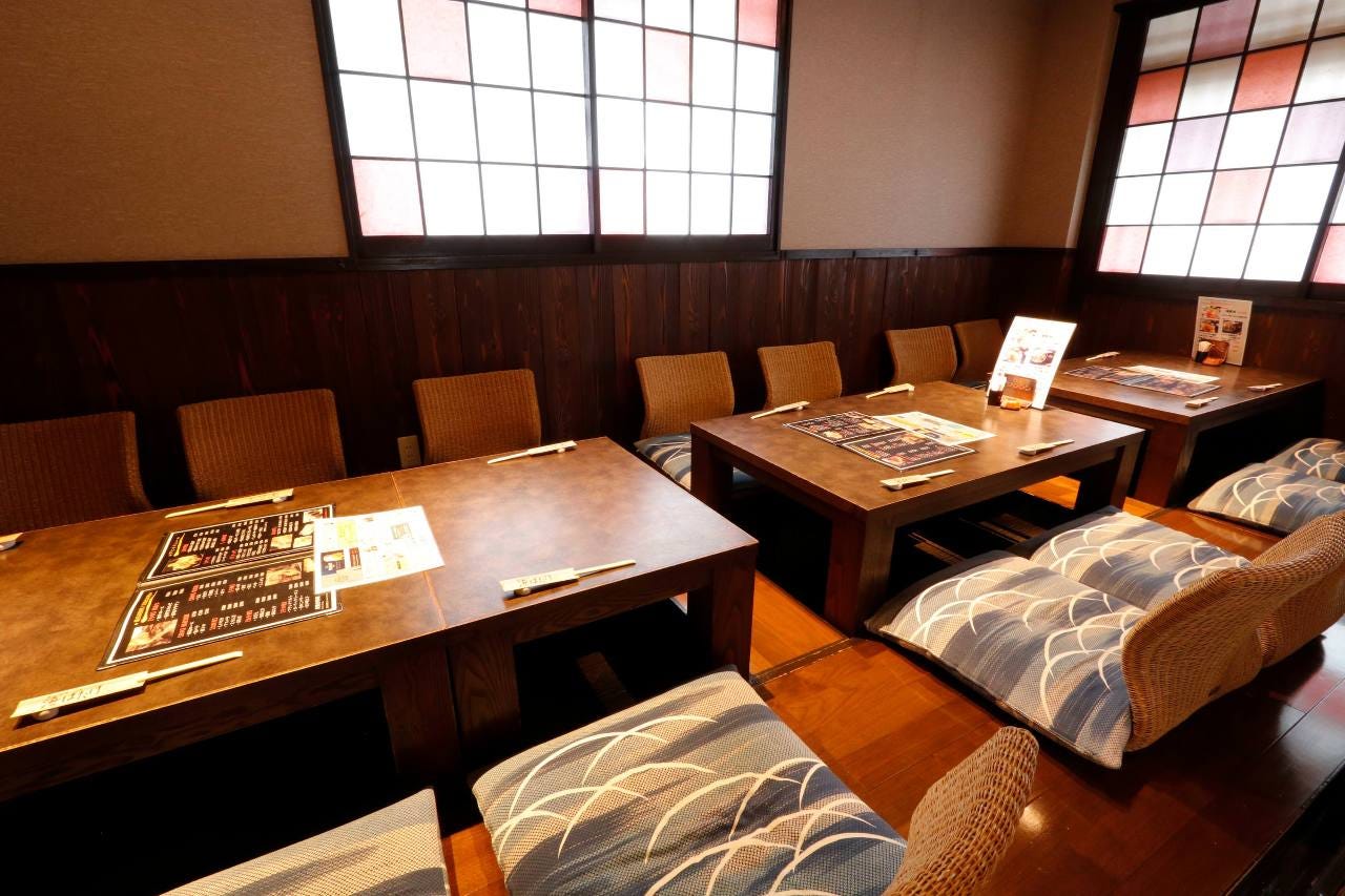 和風テイストの空間が広がる産地直送 お魚とお野菜 海ばたけ 越谷店の掘りごたつ