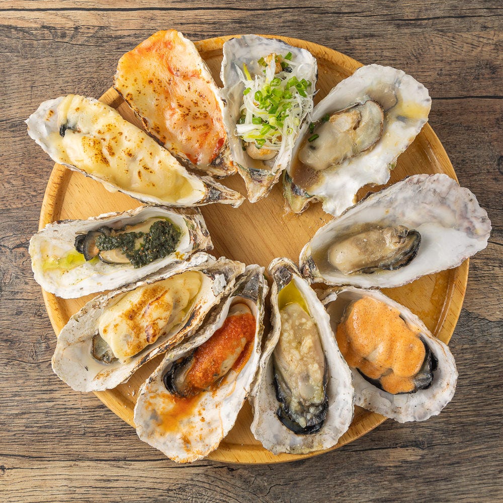 器に盛られた10種類の焼き牡蠣