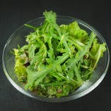 春菊とサニーレタスのグリーンサラダ