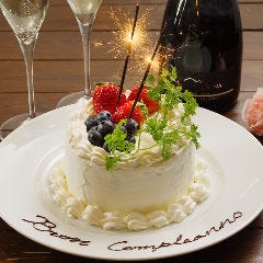 お誕生日や記念日にメッセージを添えたケーキのご用意も承ります