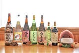 日本酒は地酒の「忠臣蔵」の他に6種類、焼酎は芋、麦、黒糖。この他、ビール、酎ハイ、梅酒、ワイン、カシスのお酒、ソフトドリンクがございます。