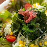 新鮮な鳴門産わかめがタップリの…海草サラダ