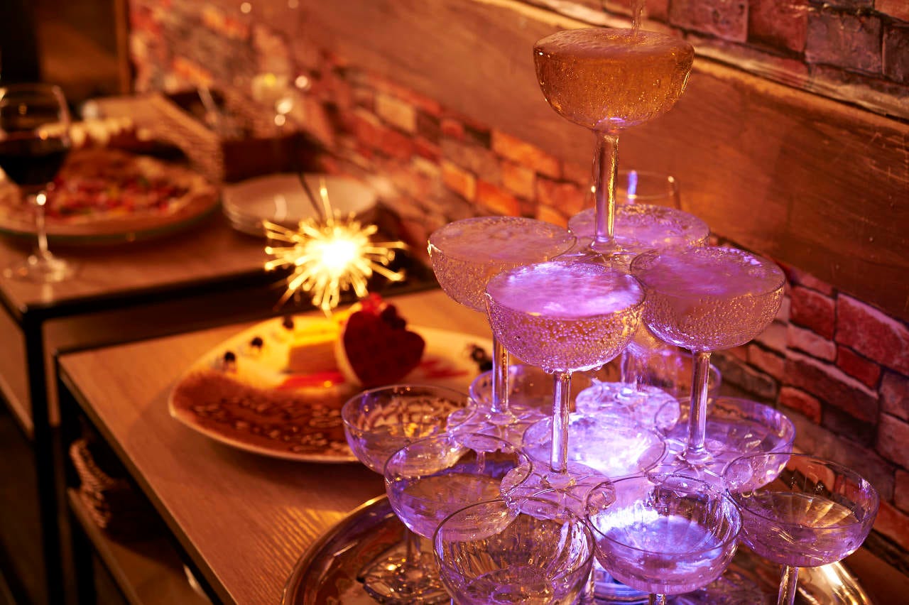 サプライズにシャンパンタワー アニバーサリーコース 2h100種ワインビュッフェ その他飲み放題の詳細 エソラ Esola 吉祥寺駅前店 吉祥寺 居酒屋 ぐるなび