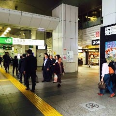 左手にJR秋葉原駅の昭和通り口がございます。