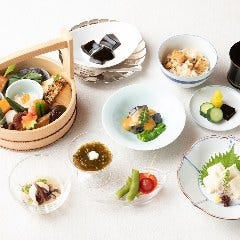 京料理 六盛]※9月末までのご提供※【法要プラン】故人を懐かしむひと時を。法事の席にふさわしい料理『二条』全8品【こちら秘書室】