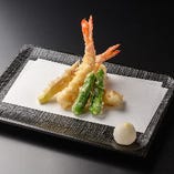 【手をけ弁当と天婦羅盛合せ】天婦羅盛合せと手をけ弁当※内容は季節により少し替わります。