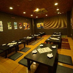 お座敷席・テーブル席共にご用意！8名個室もございます！