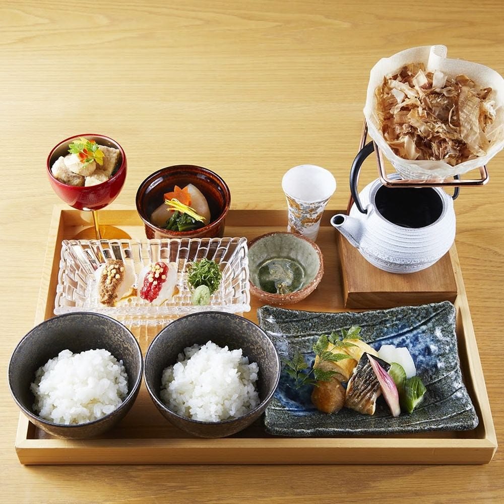 厳選出汁を使用した鯛茶漬け定食