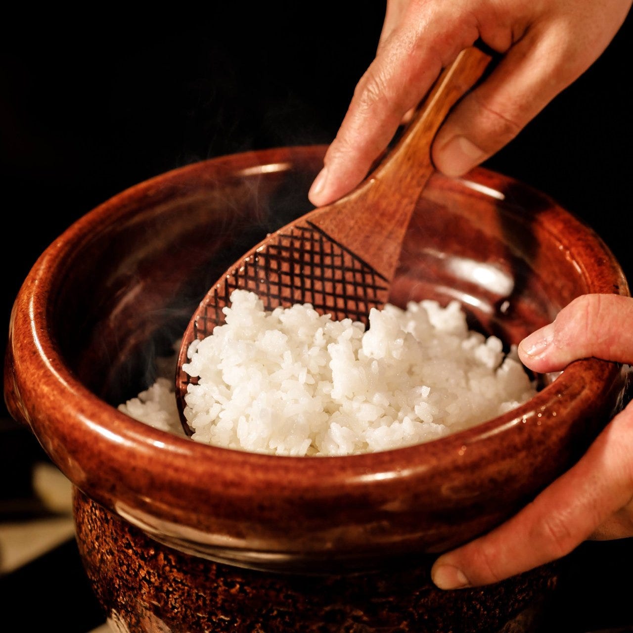 全国から厳選したお米を自家精米した炊き立ての美味しいご飯を。