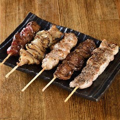 ももとむねの鳥刺し2種盛り！ まずはこれをオーダー！