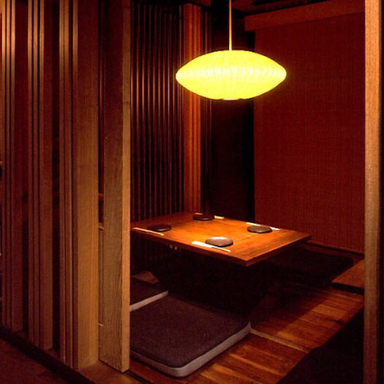 和restaurant sacra_《掘りごたつ個室》大人な雰囲気の店内 デートに最適