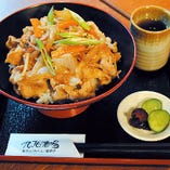 海鮮ユッケ丼 / とん平丼 / 焼肉丼 / 鶏唐マヨ丼 / 豚生姜焼丼
