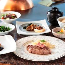 フォアグラのソテーと海鮮料理、ステーキの贅沢なひととき『スペシャルランチ』［全9品］