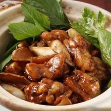 台湾サンペイチー( 鶏もも肉のバジル土鍋煮込み )